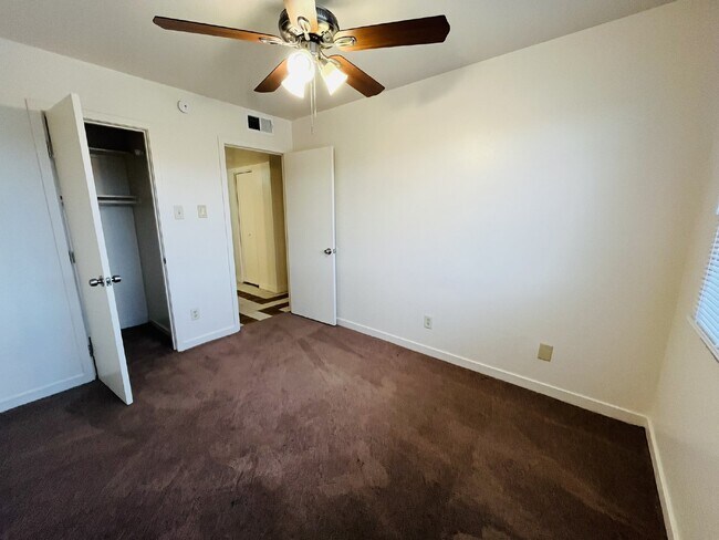 Building Photo - 5041 N 40th Ave