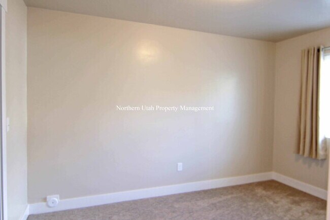 Building Photo - Newer 2 Bed 1 Bath HVAC