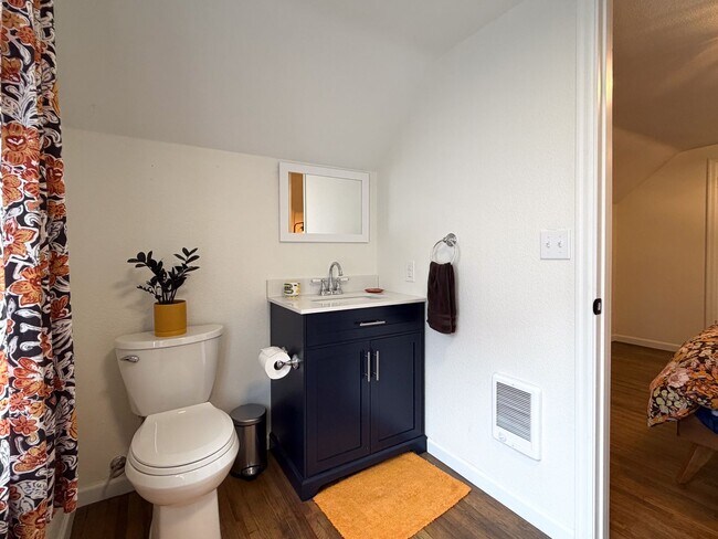 Building Photo - Spacious 2-Bedroom, 3-Bath Home in Spokane with Modern Comforts