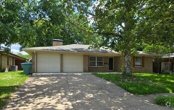 Building Photo - 3/2/2 in Quiet Sherman Neighborhood Near F...