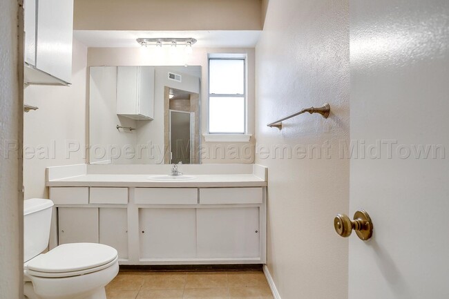 Building Photo - 13305 Southview Ln