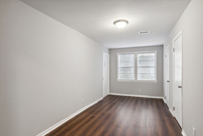 Building Photo - Large 3BR/2BA Near Downtown Savannah Home For Rent