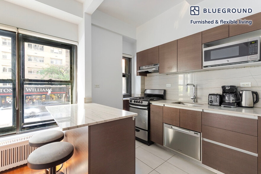 Building Photo - 400 E 57th St