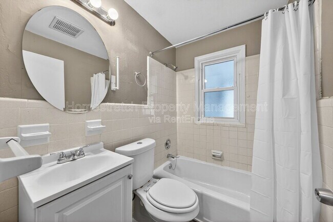 Building Photo - 10201 Surf Dr