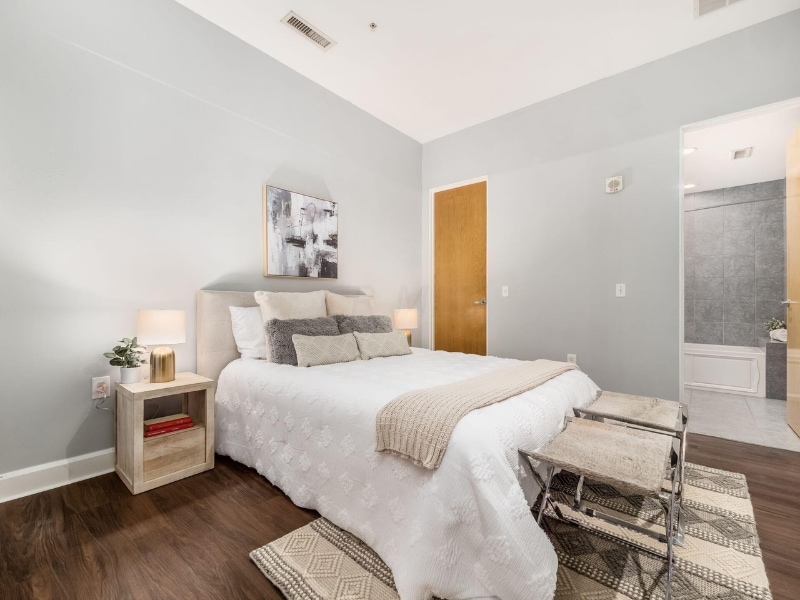 Building Photo - 106 N High St