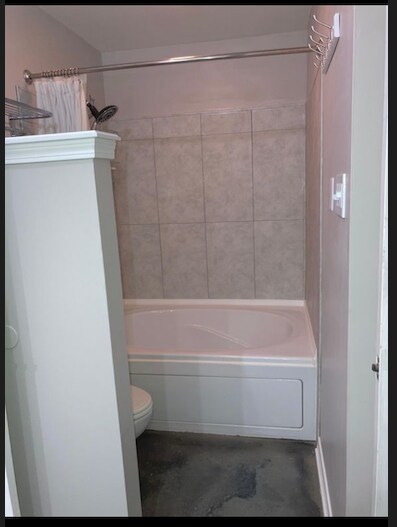 Updated bathroom, soaker garden tub - 5131 Butter Creek Ln