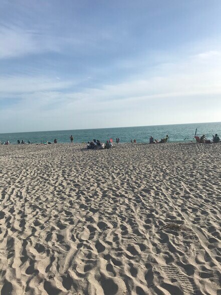 Manasota Private beach 24/7/365 grills, patio tables, bathrooms, showers. - 2440 Manasota Beach Rd