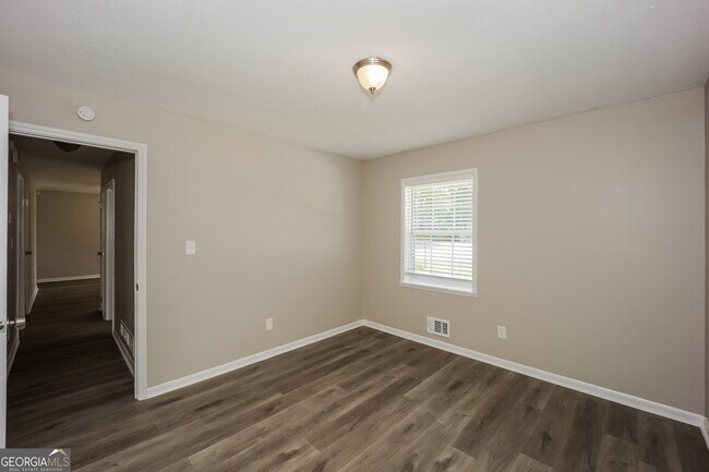 Building Photo - 8904 Channing Dr