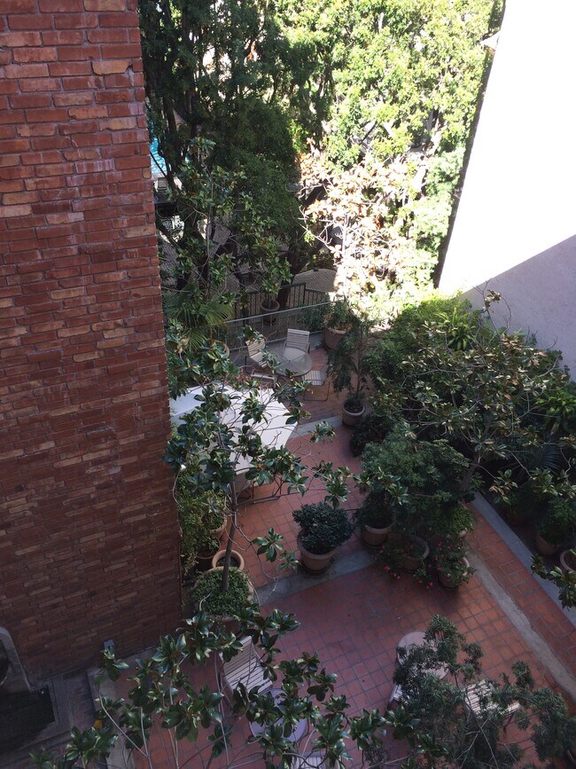 Building Photo - 1440 Veteran Ave