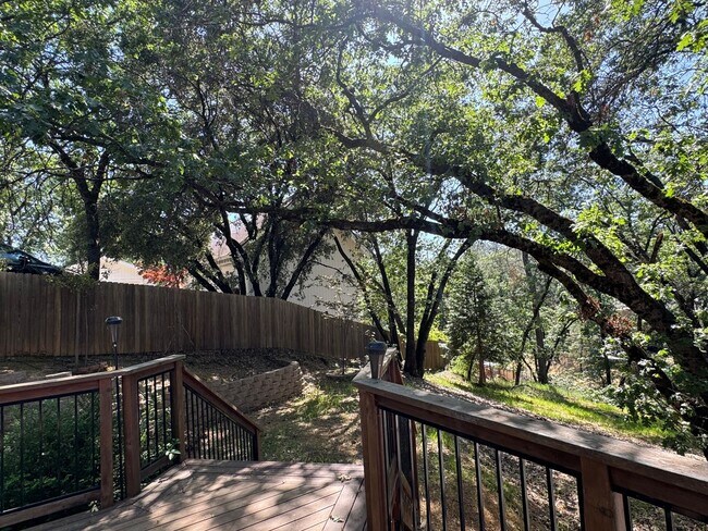 Building Photo - 3 Bedroom 2 Bath Home with Bonus Room larg...