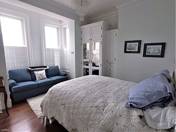 Building Photo - 48 Monument Sq