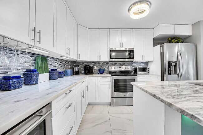 Building Photo - 1618 The 12th Fairway