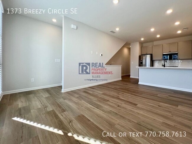 Building Photo - 1373 Breezy Cir