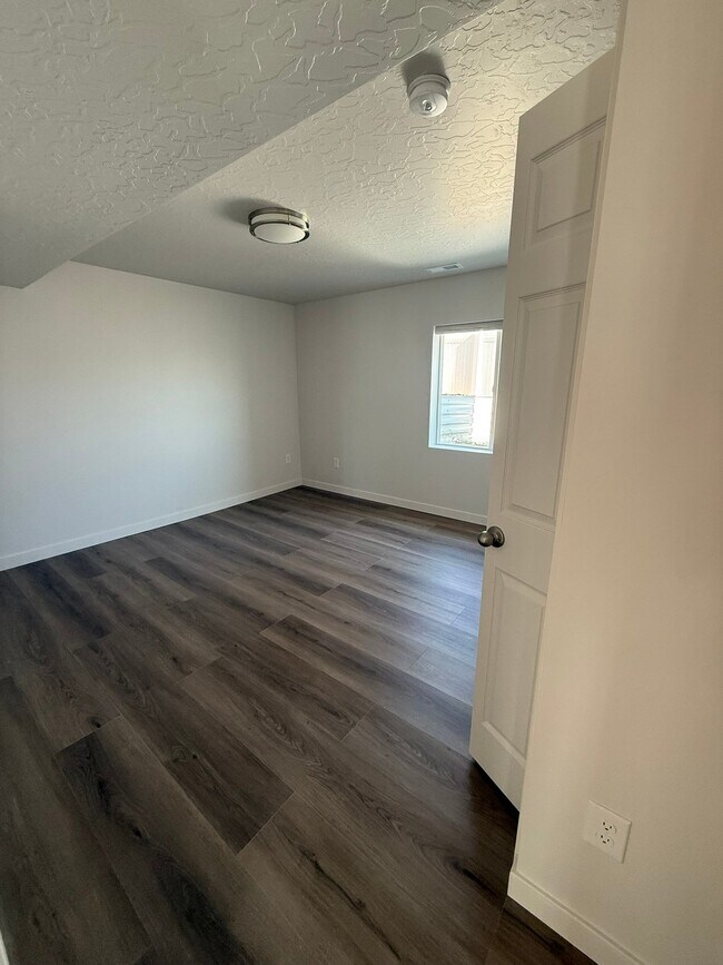 Building Photo - 2482 N Paintbrush Dr