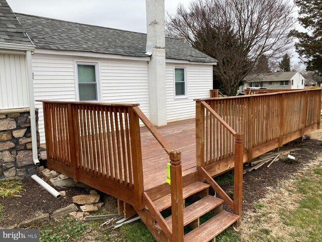 Building Photo - 290 Watson Ave