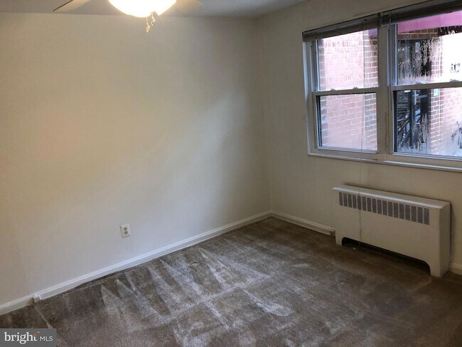 Building Photo - 610 Kennebec Ave