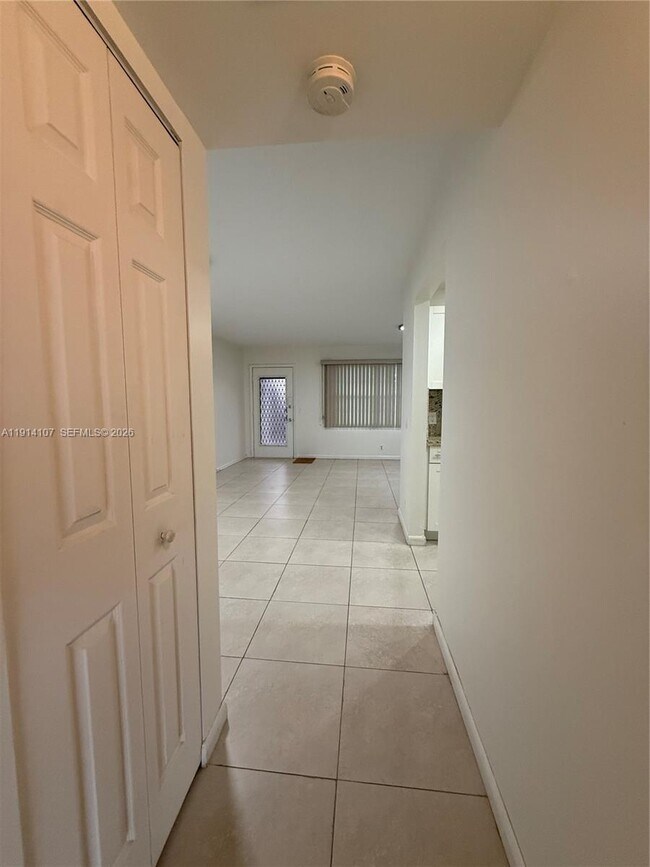 Building Photo - 13250 SW 4th Ct