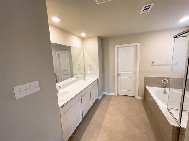 Building Photo - 7921 Chapman Cir