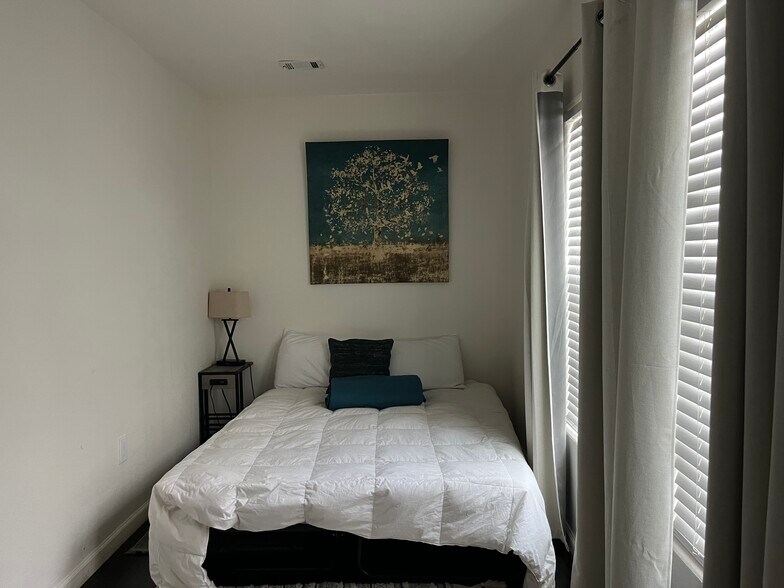 Building Photo - 2817 Southmore Blvd