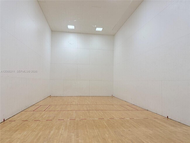 Building Photo - 16511 Blatt Blvd