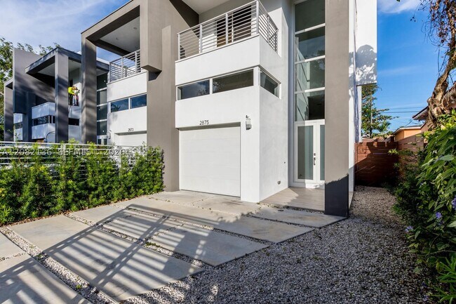 Building Photo - 2875 SW 33rd Ct