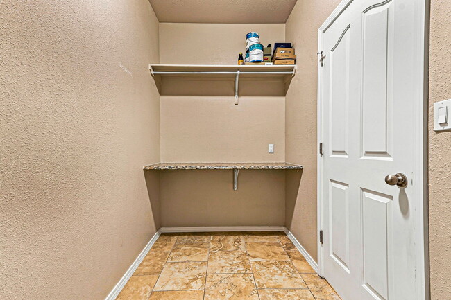 Building Photo - 7409 Dewberry Dr