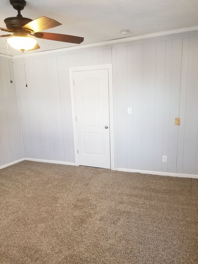 Building Photo - Two Bedroom Two Story Townhome Close to th...