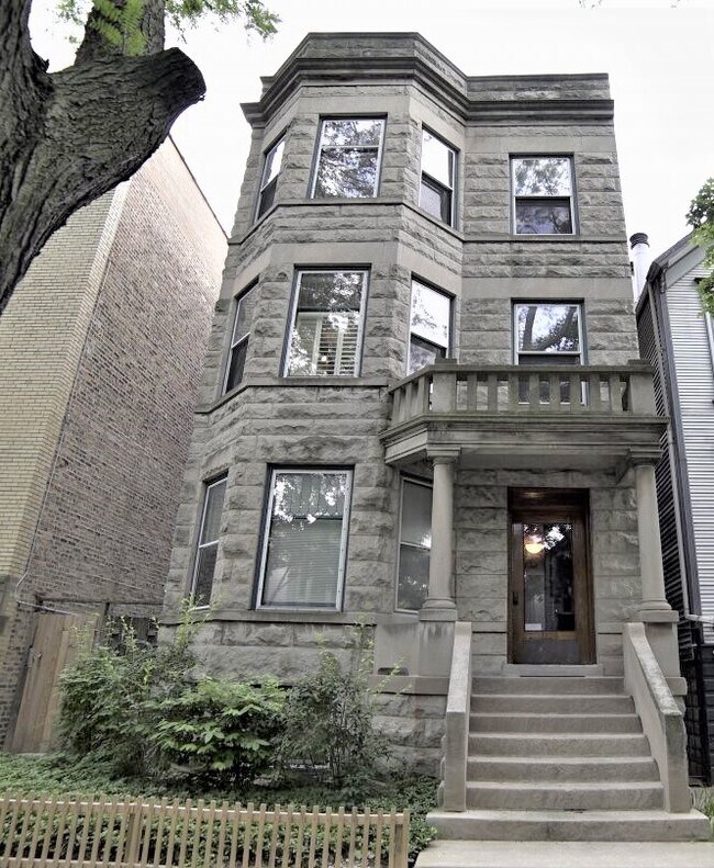 Primary Photo - 1129 W Oakdale Ave