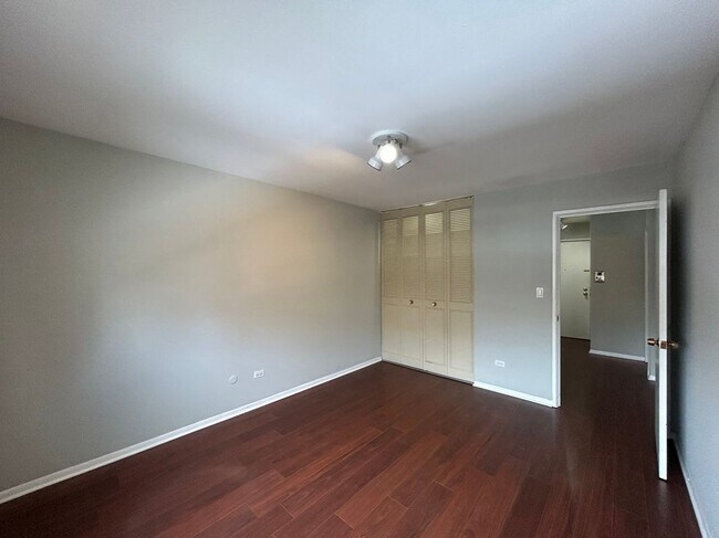 Building Photo - 696 Elm Pl