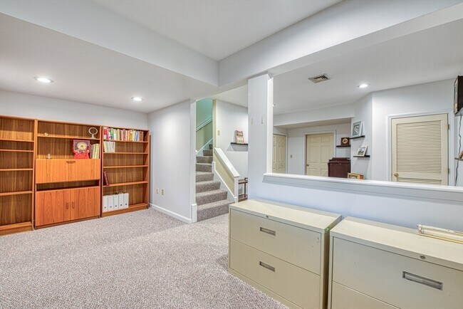 Building Photo - 28 Gaslight Ln