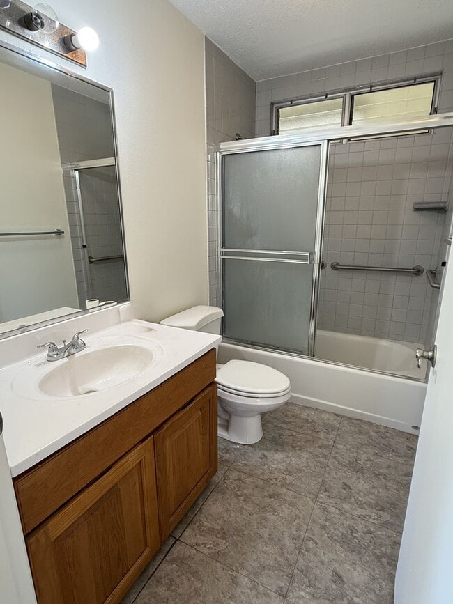 Building Photo - Fully Fenced & Gated 2BR/1BA Home