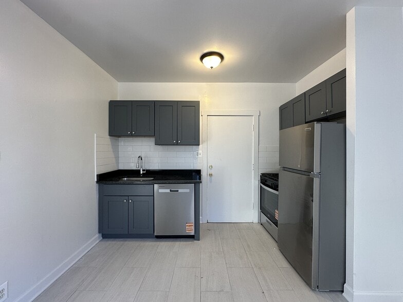 Building Photo - 1319.5 W Estes Ave