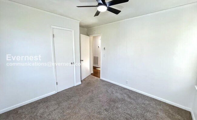 Building Photo - 15 Walker Ave