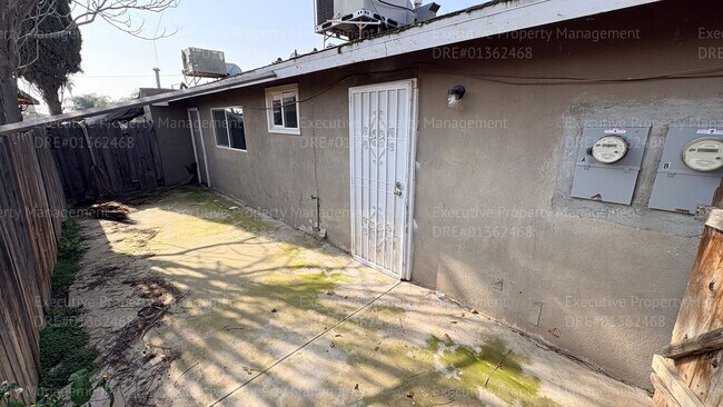 Building Photo - 3306 Gardenia Ave