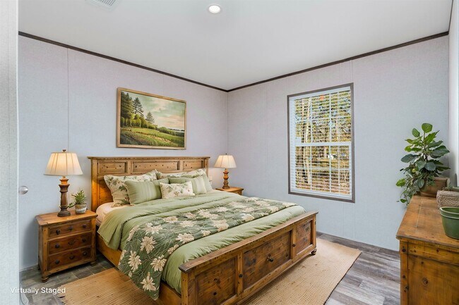 Building Photo - Huge 5 Bedroom 3 Bathroom Hastings Home Located w/ 1 Acre