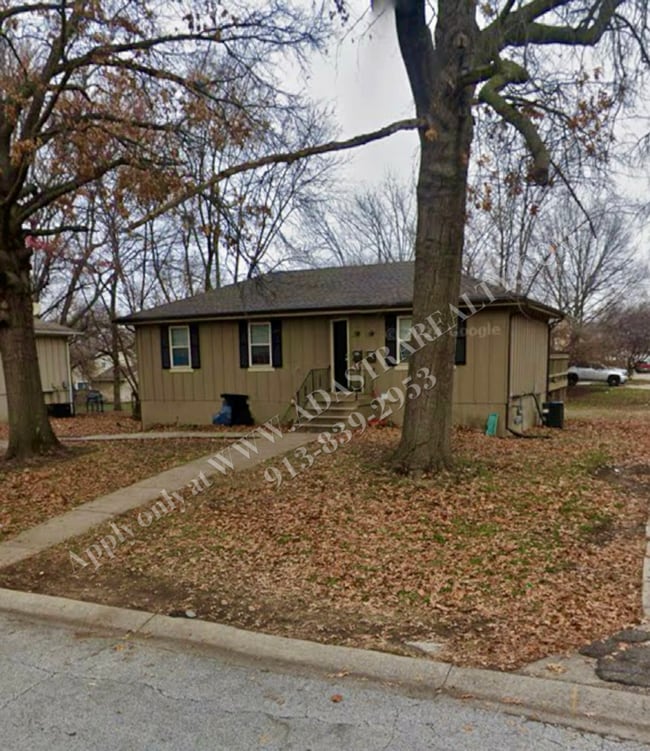 Primary Photo - Wonderful Ranch Home in KCMO - Available i...