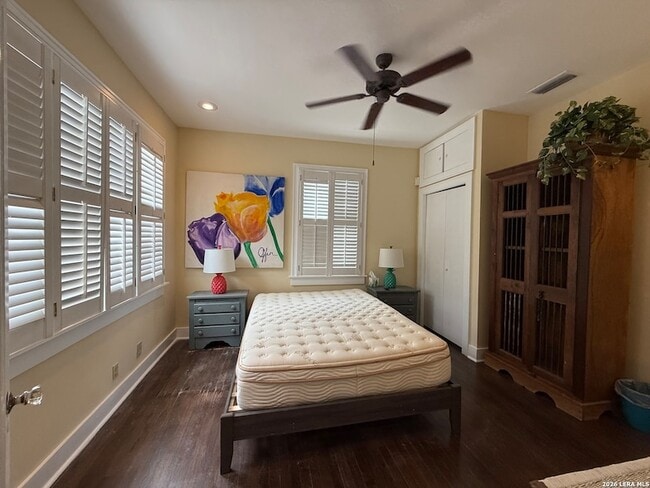 Building Photo - 402 W Elsmere Pl