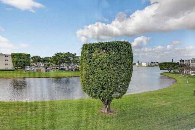 Building Photo - 3080 Cornwall D