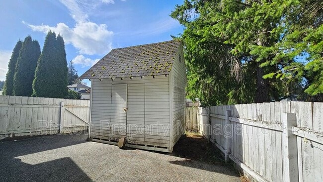 Building Photo - 6453 Grand Pine Loop NE