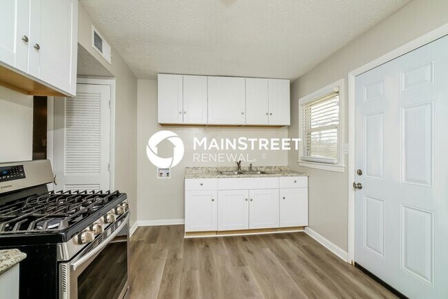 Building Photo - 3 Bedroom Pet-Friendly Home in LOUISVILLE,...