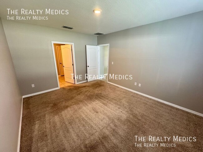 Building Photo - 404 Tanglewood Dr