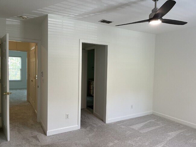 Building Photo - 1622 Brentwood Pointe