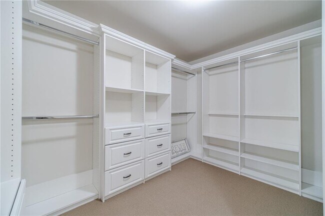 Building Photo - 2557 Staunton Dr