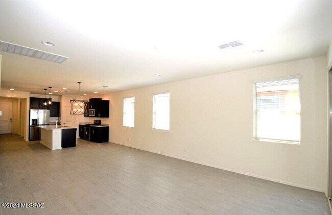 Building Photo - 10736 W Embrey Dr