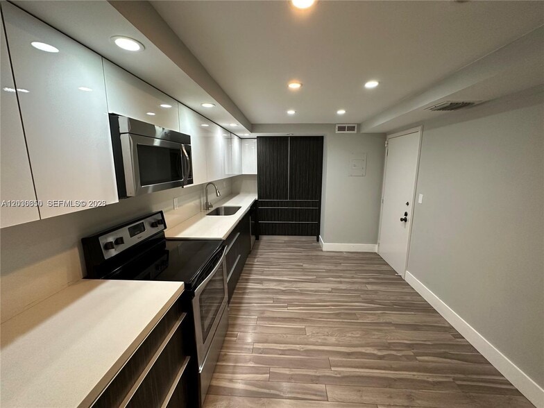 Building Photo - 600 Three Islands Blvd