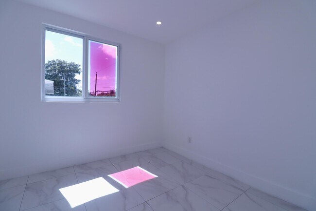 Building Photo - 3025 NW 8th Ave