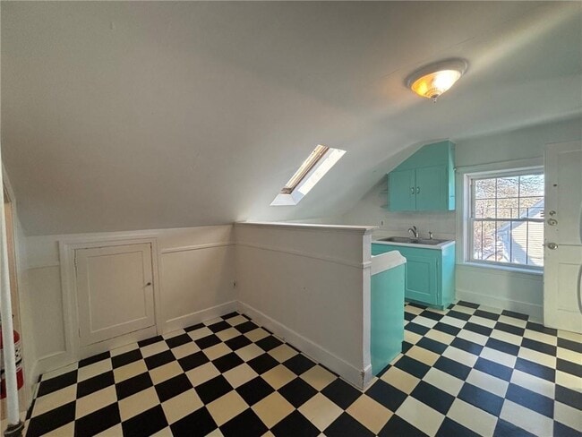 Building Photo - 712 Hope St