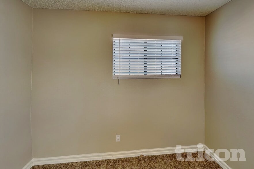 Building Photo - 3143 Regal Oak Dr