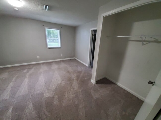 Building Photo - 3 Bedroom, 1 Bathroom in the Norwoodville ...