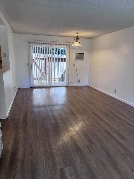 Building Photo - 36 El Basset Ct